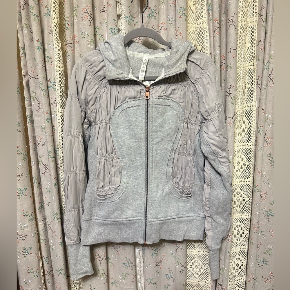 Lululemon Special Edition Ruched Tencil Gray Full Zip Scuba Hoodie Size 8 EUC